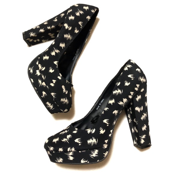 Forever 21 Shoes - Forever 21 Chunky Platform Pattern Heels